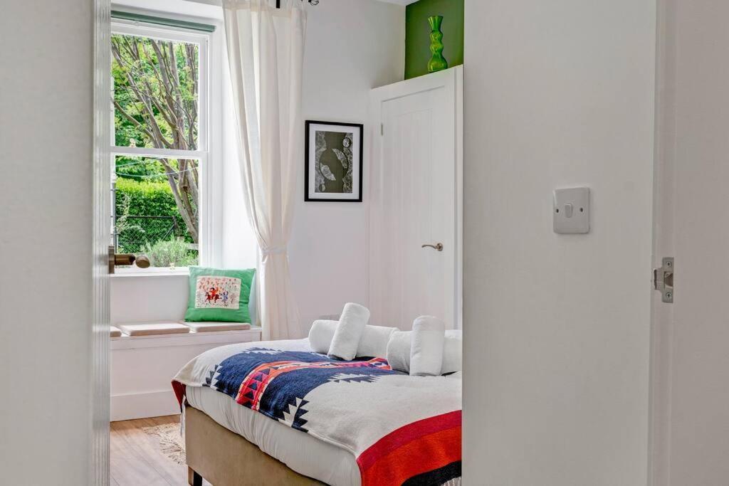 Cheerful Stays - Westend Cottage With Secured Parking Edimburgo Exterior foto